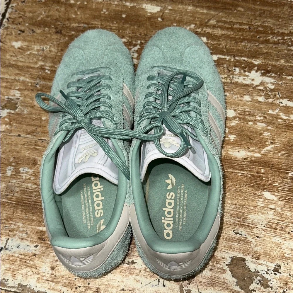 Adidas Gazelle Sneakers Mint Green Suede Women’s 8.5 Cream Stripe Retro Casual